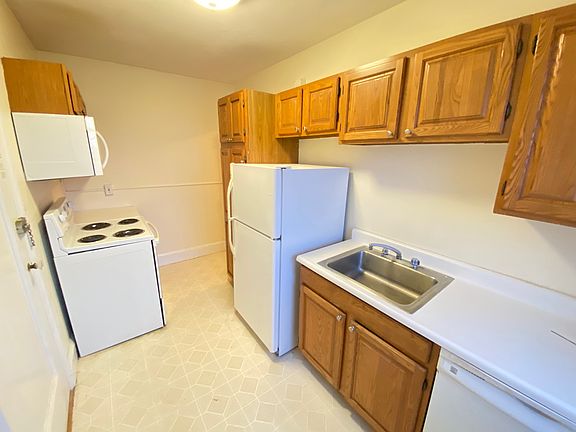 4th image of 540 Belmont St #23