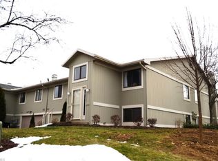 10972 Folkstone Dr UNIT E, Concord Township, OH 44077