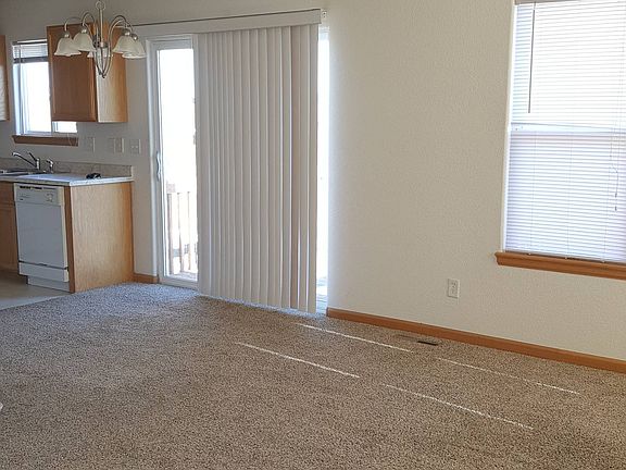 3rd image of 401 Lilac Ave