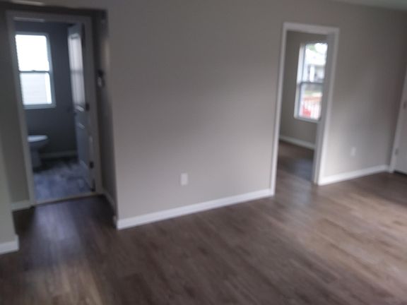 5th image of 951 E Coy Ave