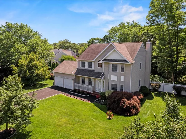6 Rosewood Court, Lake Grove, NY 11755