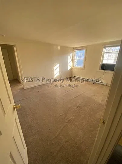 1 bed, 1.0 bath, $1,100 — Photo 3