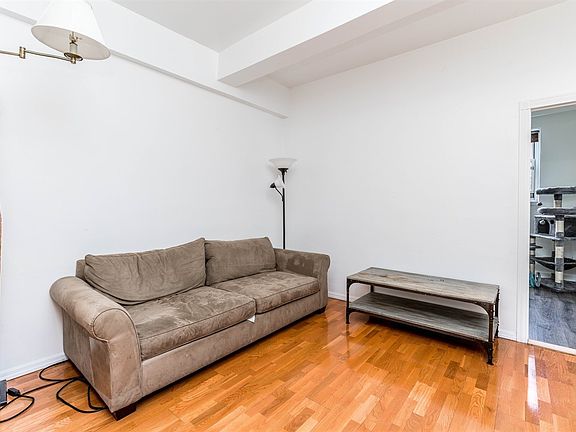 5th image of 3165 138th St