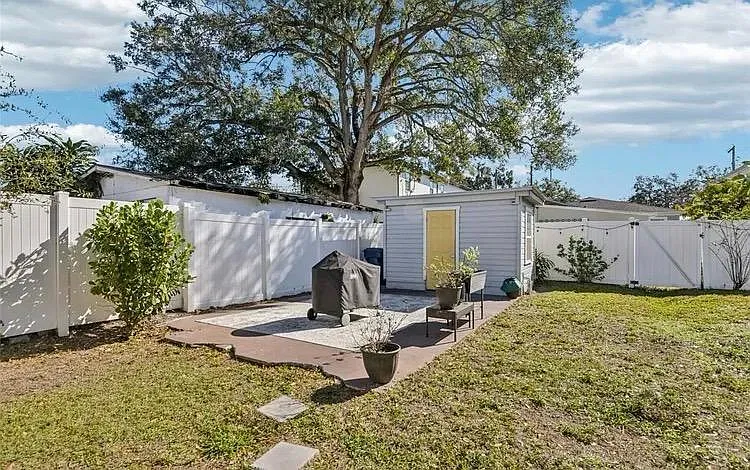 4220 SW 13th St — Photo 10