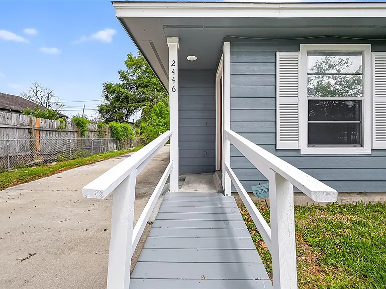 2446 Mayview Dr — Photo 3