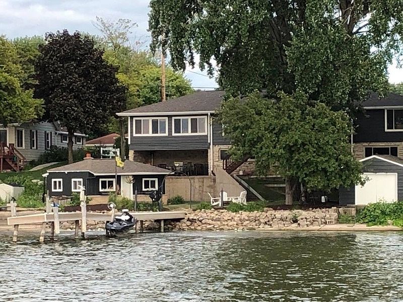 2nd image of 1100 Lakeshore Dr