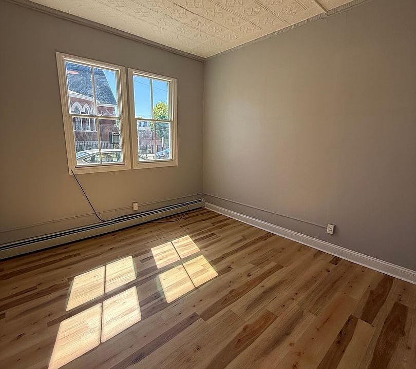 1st image of 10 William St