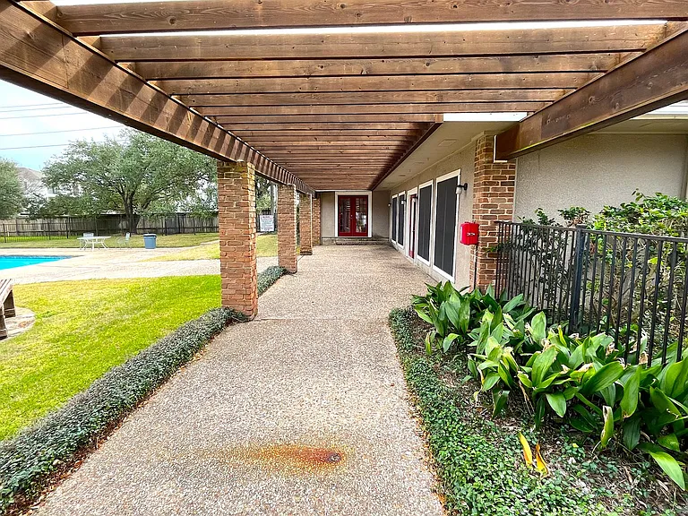 1901 Holleman Dr W #209 — Photo 13