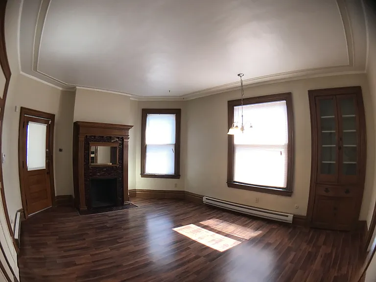 562-564 E Maiden St — Photo 4