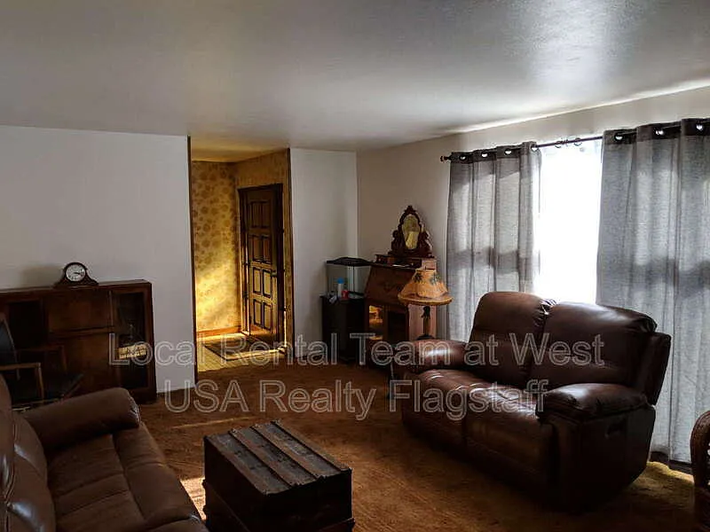 4 bed, 2.0 bath, 1810 sqft, $3,000 — Photo 4
