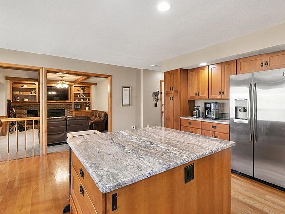 4th image of 34522 Edgewater Cir