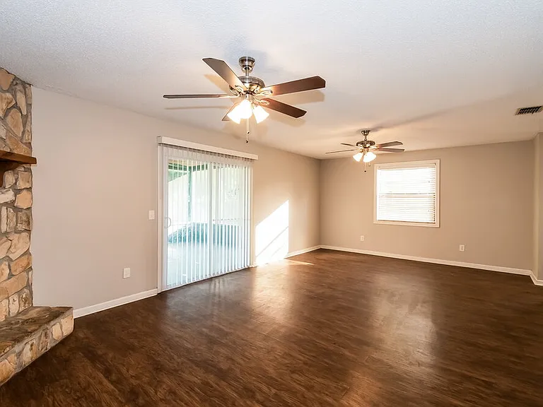 594 Thomas McKeen St — Photo 3