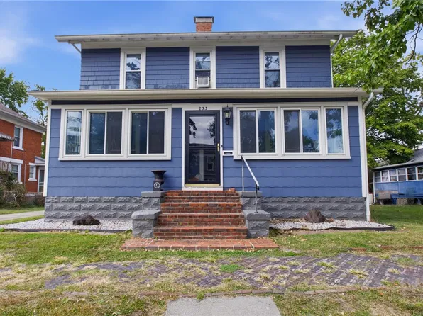 233 Jackson Ave, Charleston, IL 61920