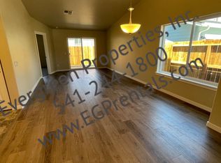 1012 SW Oliver Pl, Grants Pass, OR 97526