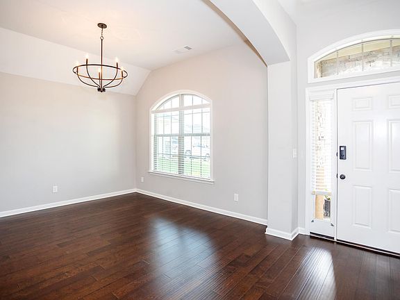4th image of 9254 Crescent Lodge Cir