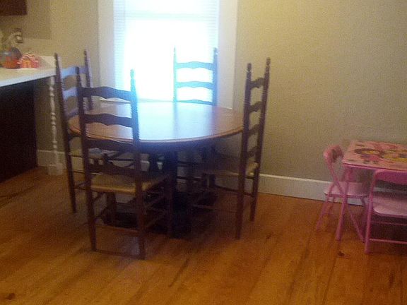 Dinning room with furniture