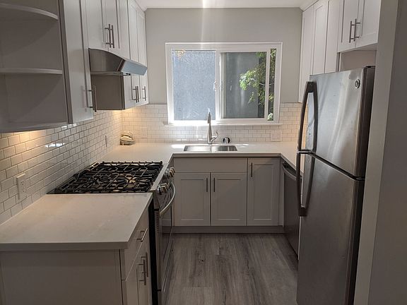 2nd image of 727 Menlo Ave #1