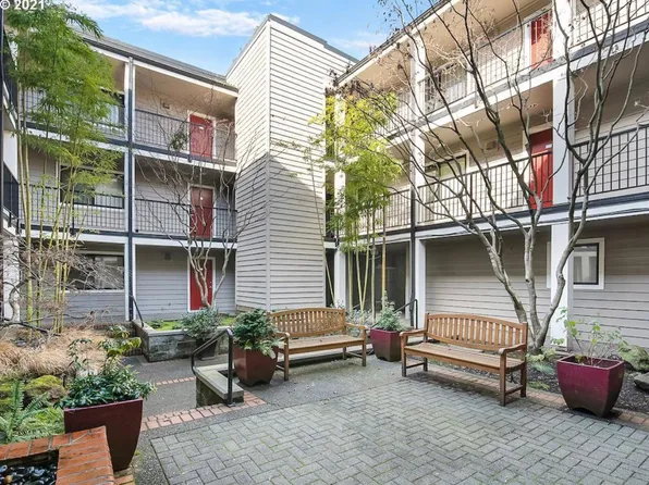 6600 SE Division St APT 303, Portland, OR 97206