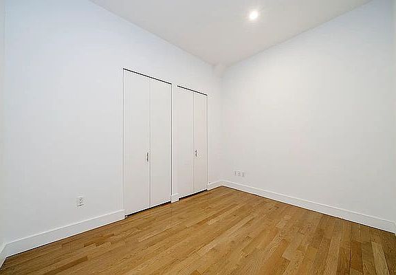 2nd image of 321 W 37th St APT 5G