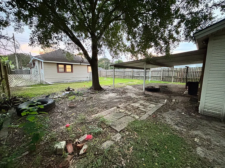 1117 Dallas St — Photo 10