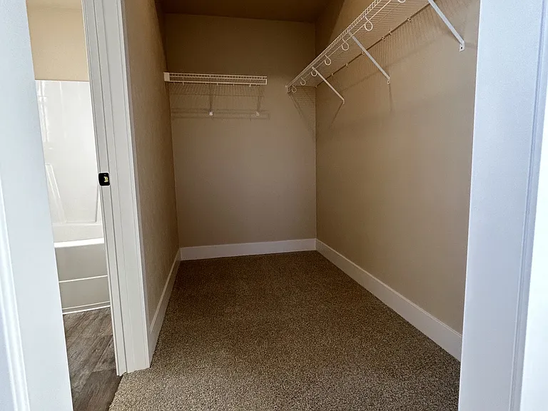 986 SQ. FT.
2 bed 2 bath
Walk-in closet in master
