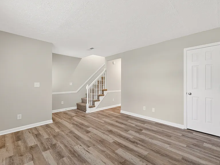 601 E Grundy St #B — Photo 7