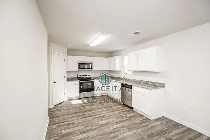 750 Shallowford Rd — Photo 12