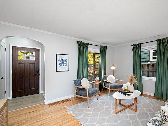 4th image of 2644 Hampshire Ave S