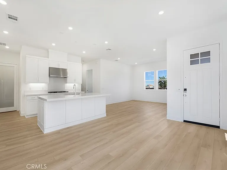 141 Dolores — Photo 9