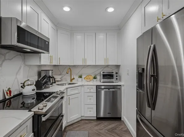 10-10 166th Street #4A, Beechhurst, NY 11357