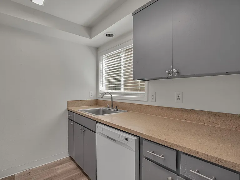11900 SW Allen Blvd — Photo 18