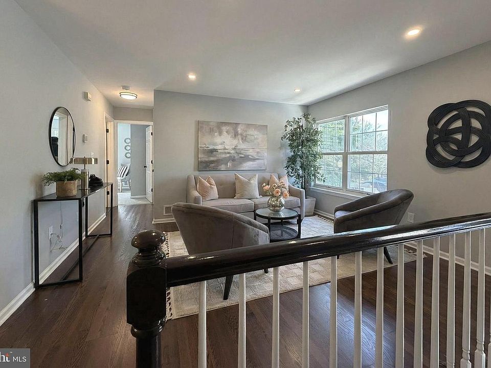 1st image of 205 Castleton Ct