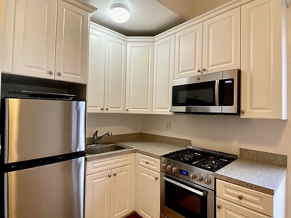 3rd image of 53 W 72nd St #7GG