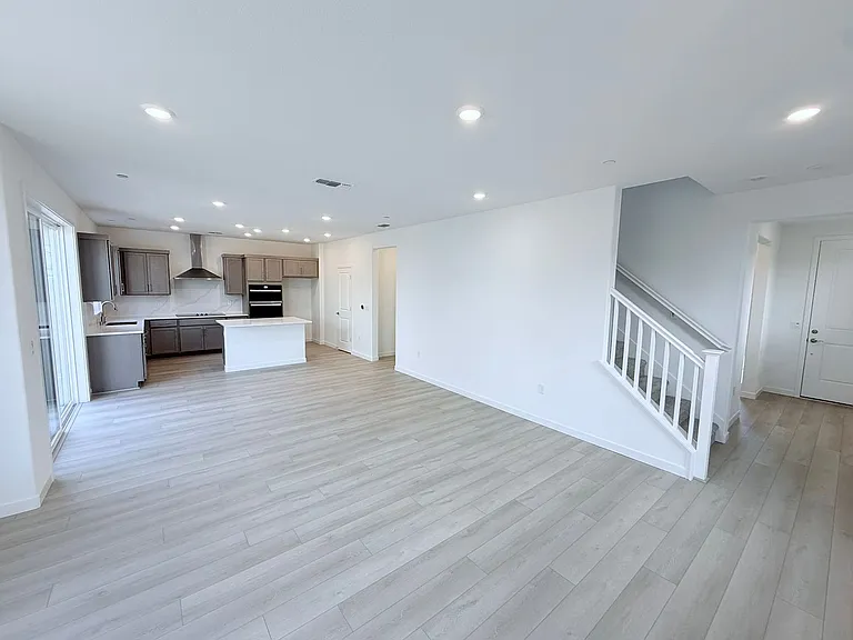 338 E Beatrice Ave — Photo 6