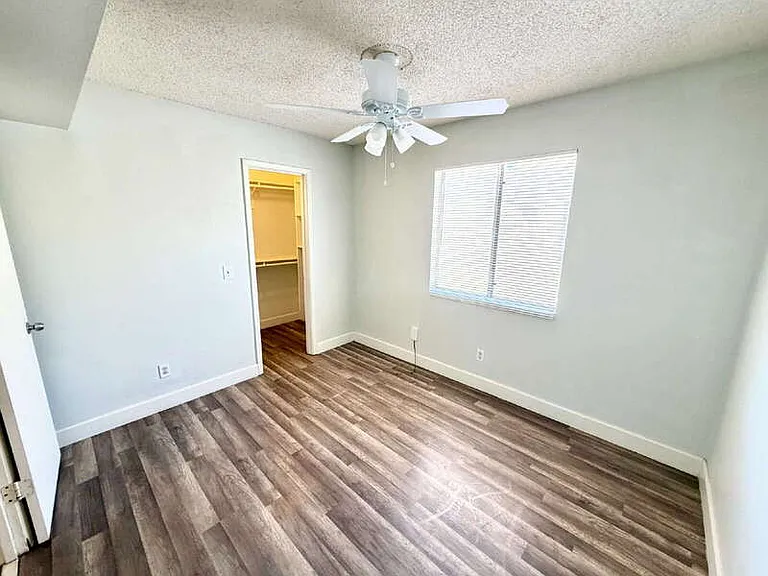 846 N Revere #202 — Photo 9