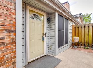 2577 Shady Ridge Dr, Bedford, TX 76021