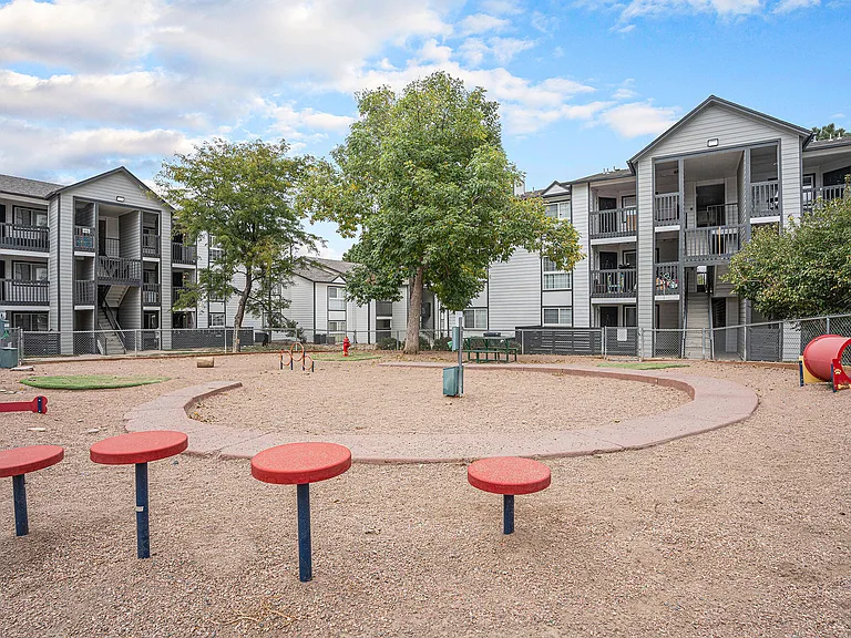 Oakdale Springs Apartments — Photo 26