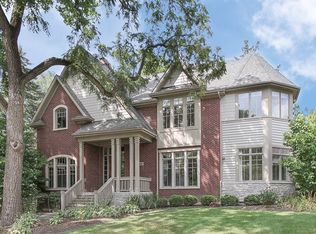 390 Ridgewood Ave, Glen Ellyn, IL 60137