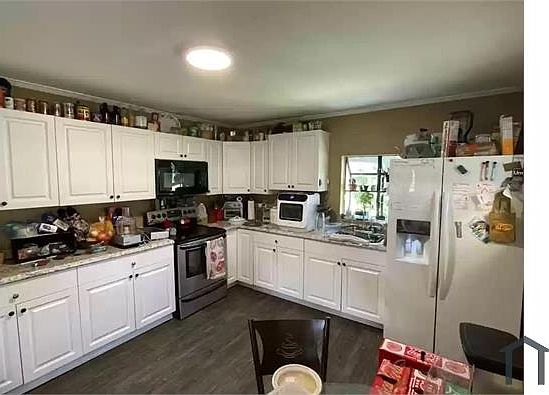 2nd image of 5984 Bishop St