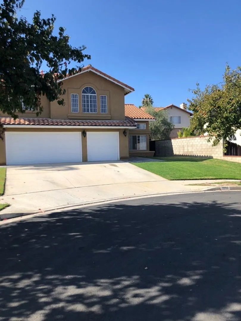 Absolutely stunning, decked out pool home in Corona won't last! — Photo 2