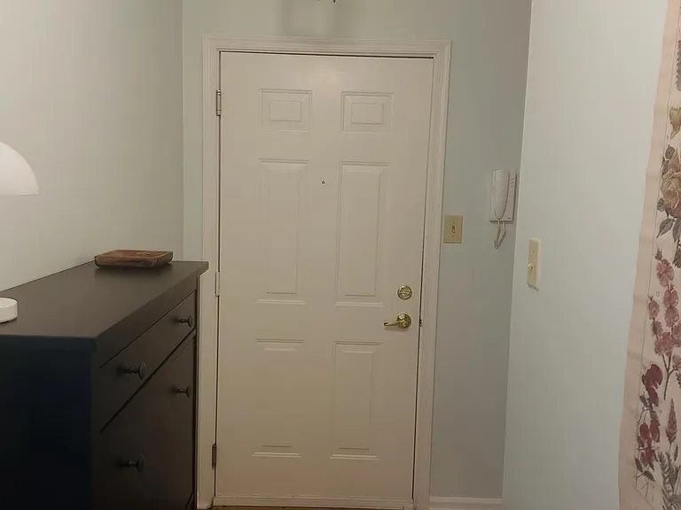 909 Eagles Chase Dr — Photo 2