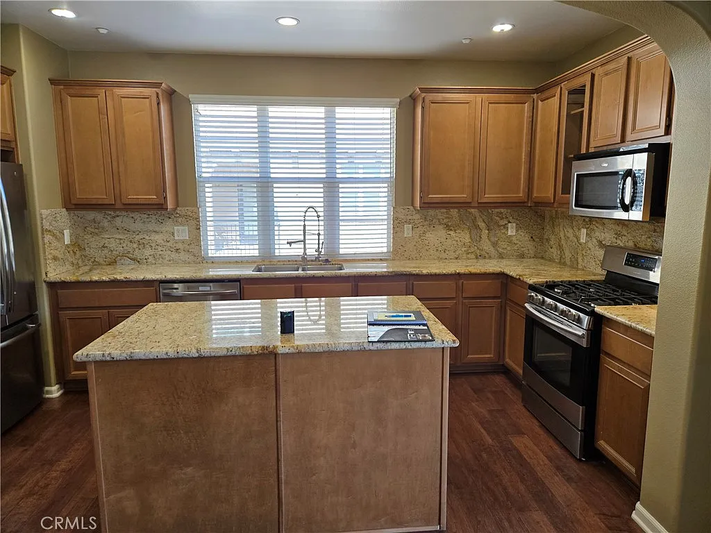 3 bed, 2.5 bath, 1825 sqft, $3,300 — Photo 4