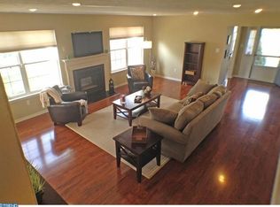 712 Cascade Dr N, Mount Laurel, NJ 08054