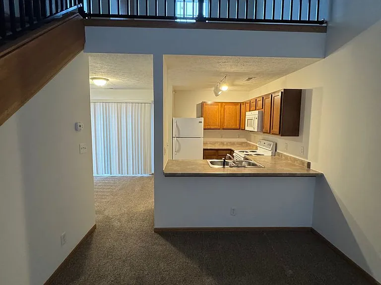 Southern Winds Apartments — Photo 33