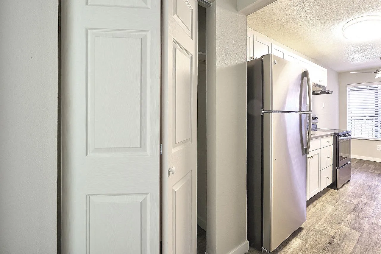 The Melrose Apartments — Photo 4