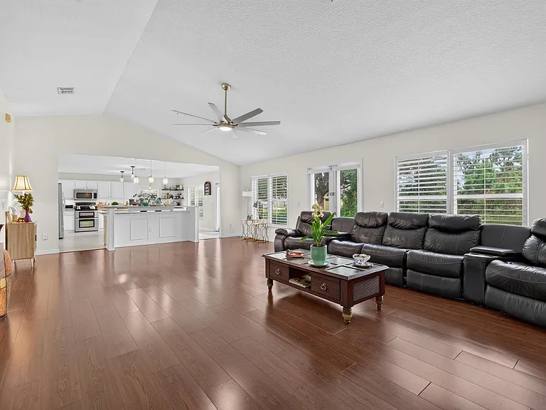 5758 NW Benbow Ct — Photo 7
