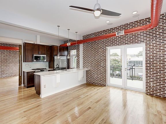 2nd image of 1610 Mount Vernon Ave Unit 300