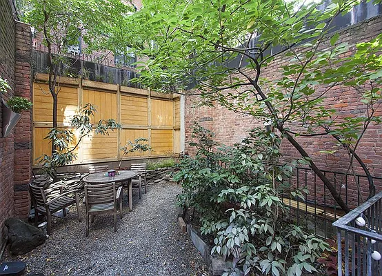 Sold by Warburg | media 3