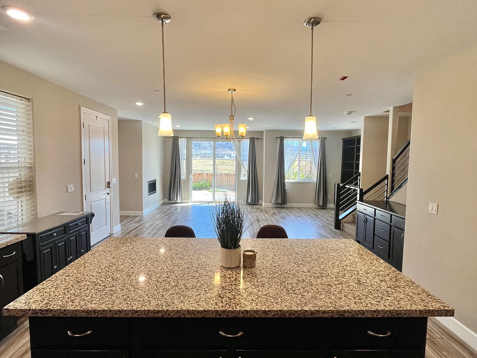 3 bed, 2.5 bath, 1654 sqft, $2,795 — Photo 4
