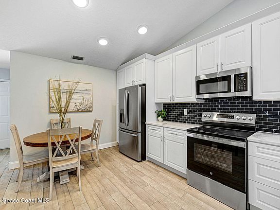 5th image of 703 Briarwood Way